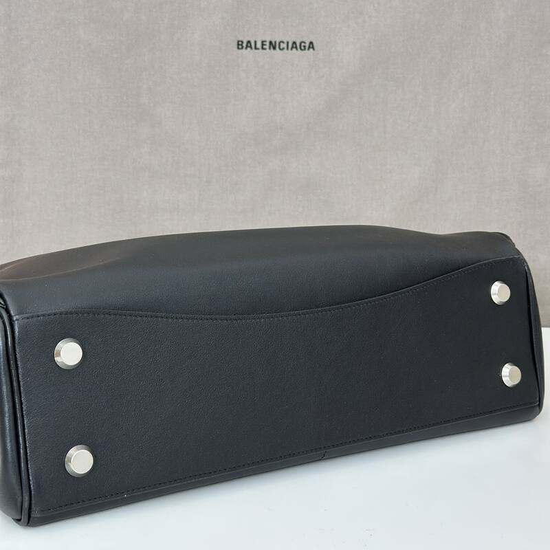 Balenciaga Black 30x22x12cm shoulder bag — Premium Replica