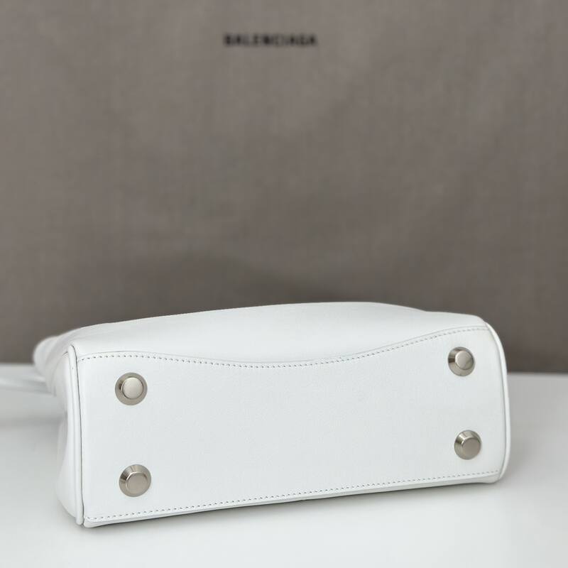 Balenciaga White 25x18x10cm shoulder bag — Premium Replica