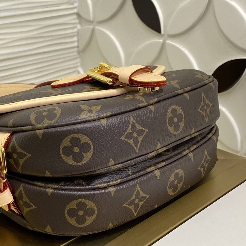 Louis Vuitton Saumur BB Monogram BB crossbody — AAA Quality Replica