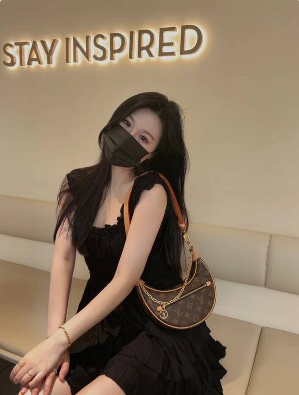 Louis Vuitton Loop Monogram shoulder — 1:1 Replica