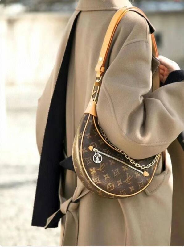 Louis Vuitton Loop Monogram shoulder — 1:1 Replica