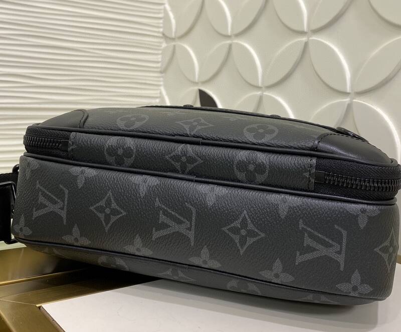 Louis Vuitton M46955 Monogram Eclipse crossbody — Premium Replica