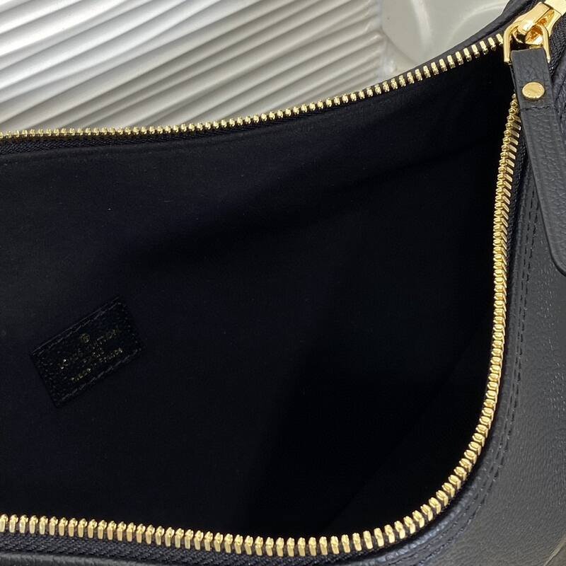 Louis Vuitton Loop Hobo Black Monogram Empreinte everyday — Top Quality Replica
