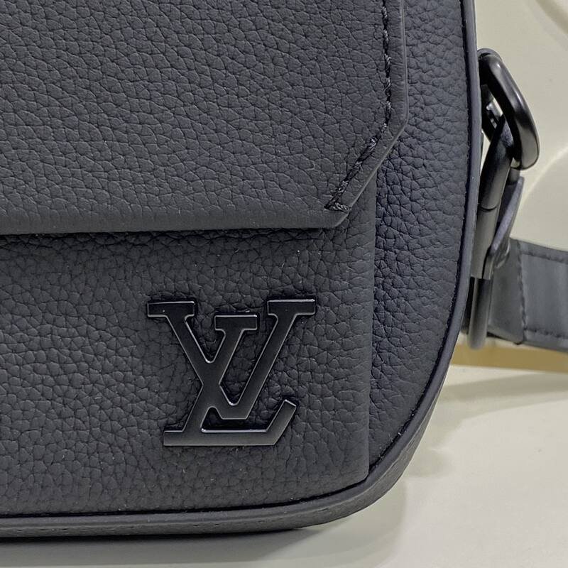 Louis Vuitton M83563 Black crossbody — AAA Quality Replica