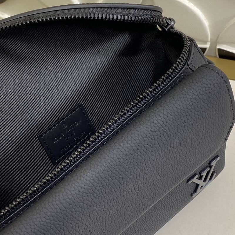 Louis Vuitton M83563 Black crossbody — AAA Quality Replica