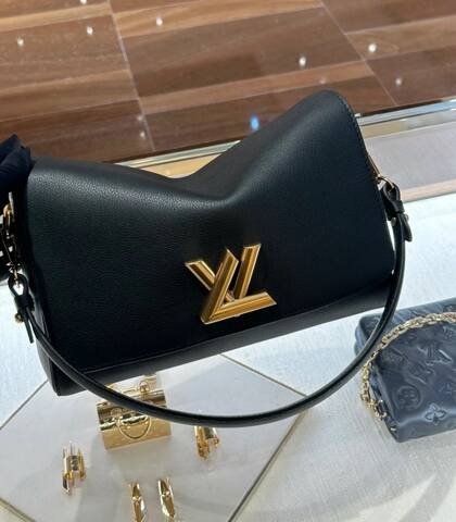 Louis Vuitton Giant Loop Black shoulder AAA Quality Replica