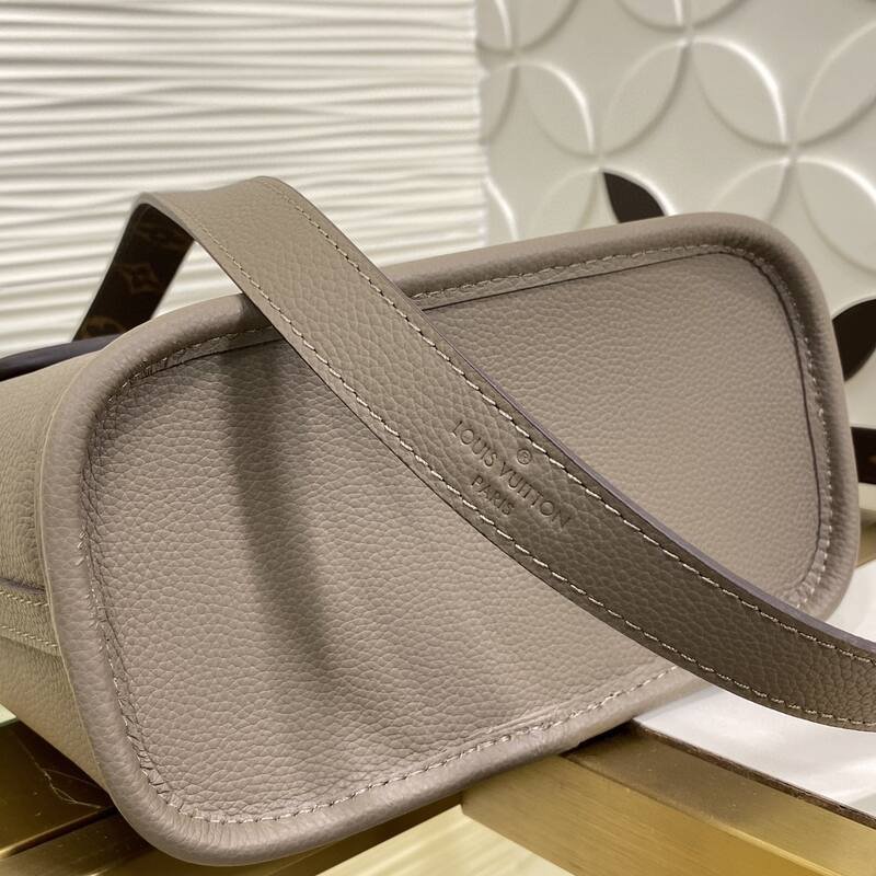 Louis Vuitton Neverfull Bandouli re Inside Out BB Taupe Greige leather BB crossbody — Top Quality Replica