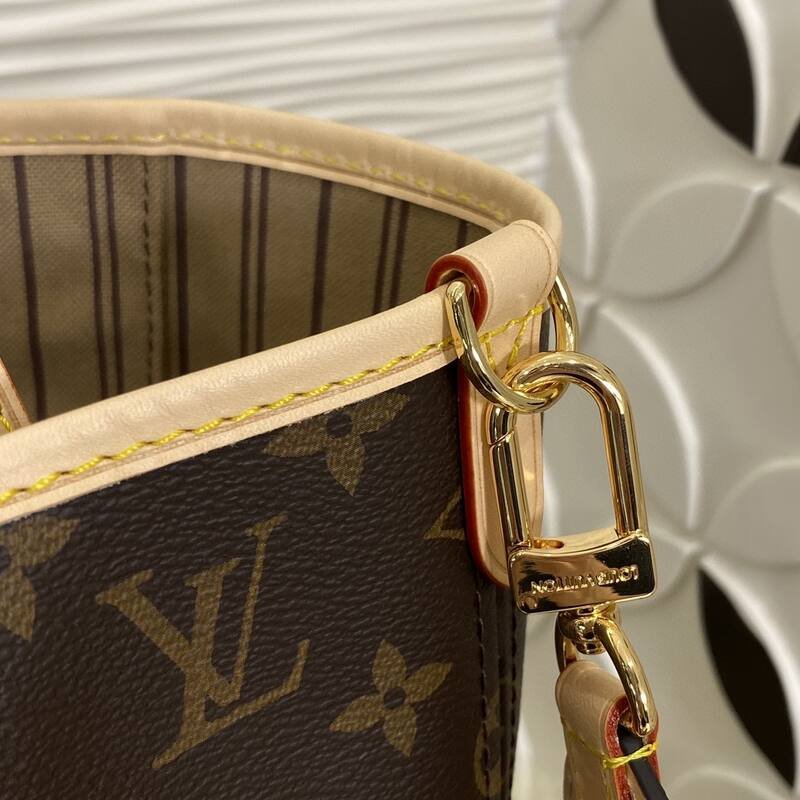 Louis Vuitton Neverfull Bandouli re Inside Out Monogram tote — AAA Quality Replica