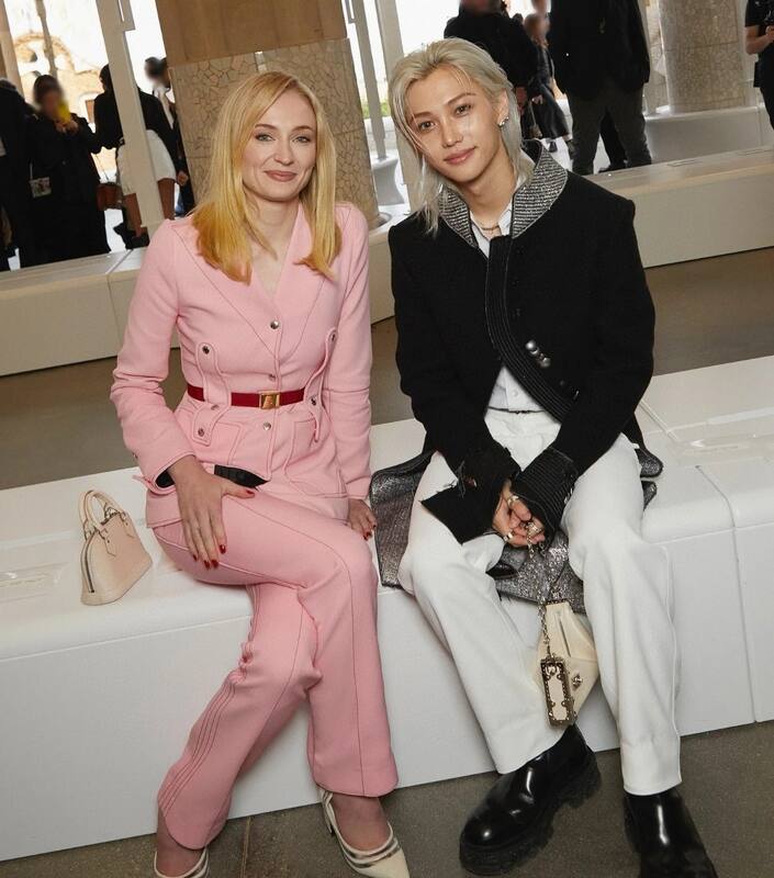 Louis Vuitton M25445 Cream crossbody — Premium Replica