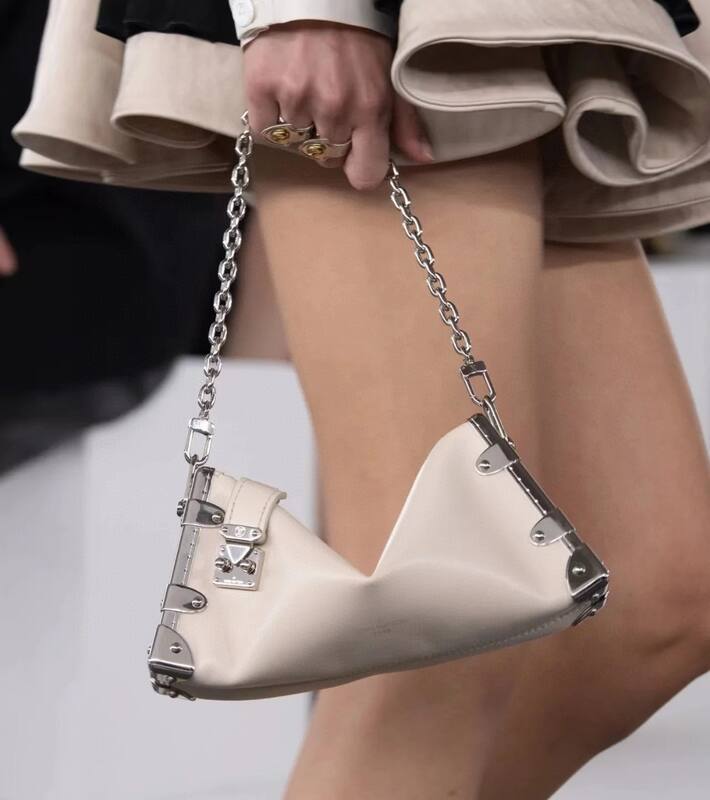 Louis Vuitton M25445 Cream crossbody — Premium Replica