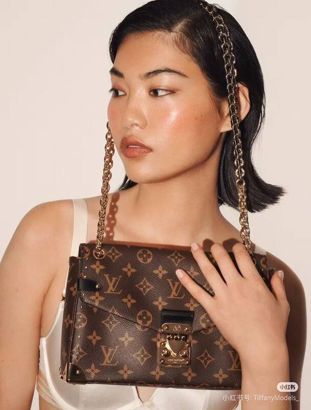 Louis Vuitton Coussin Lock Monogram shoulder — Premium Replica