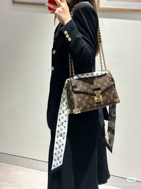 Louis Vuitton Coussin Lock Monogram shoulder — Premium Replica
