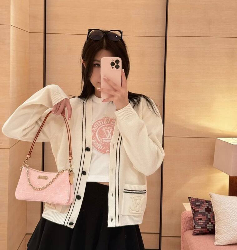 Louis Vuitton Pink Monogram crossbody — 1:1 Replica