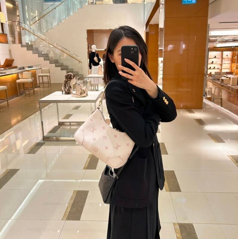Louis Vuitton Light Pink Monogram Empreinte shoulder — Premium Replica