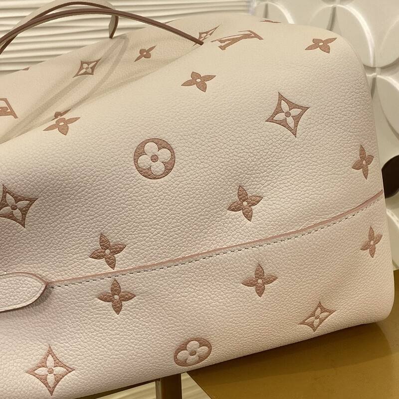 Louis Vuitton N oNo Cream Monogram Empreinte crossbody — Premium Replica