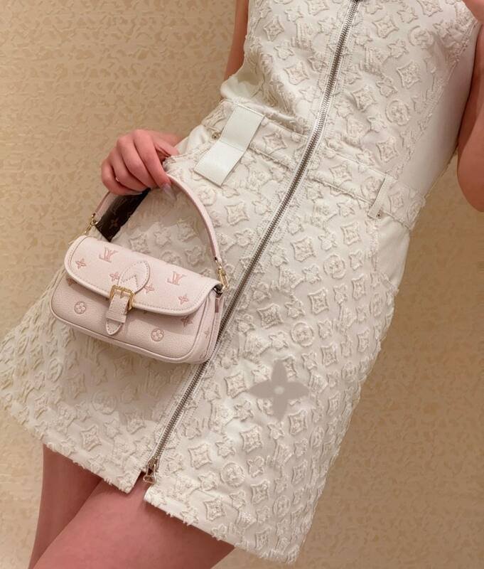 Louis Vuitton Diane Creamy apricot shoulder — 1:1 Replica