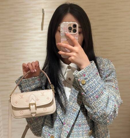 Louis Vuitton Diane Creamy apricot shoulder 1 1 Replica