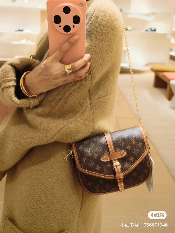 Louis Vuitton Monogram Canvas crossbody — Top Quality Replica