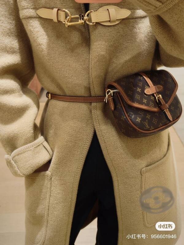 Louis Vuitton Monogram Canvas crossbody — Top Quality Replica