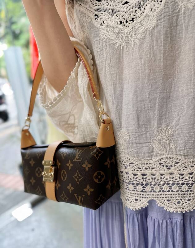 Louis Vuitton M26191 Monogram shoulder — Premium Replica