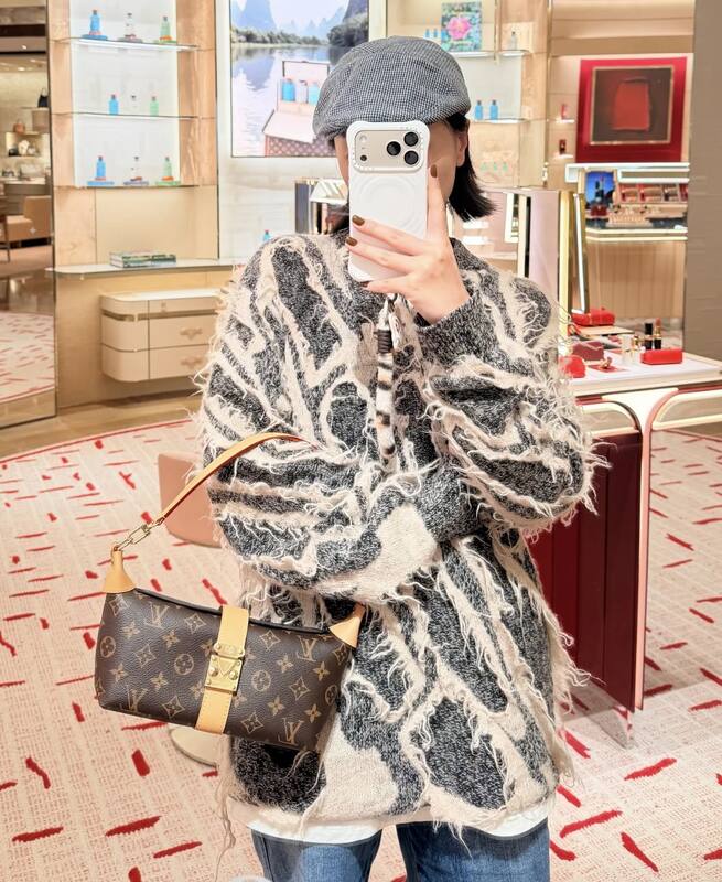 Louis Vuitton M26191 Monogram shoulder — Premium Replica