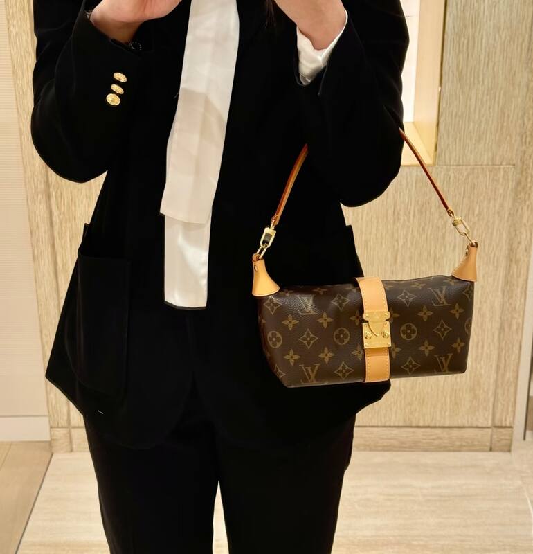 Louis Vuitton M26191 Monogram shoulder — Premium Replica