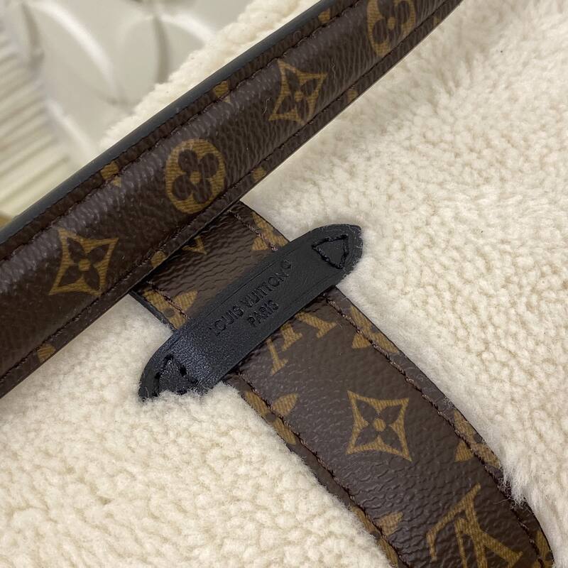 Louis Vuitton M26245 White Monogram crossbody — Premium Replica