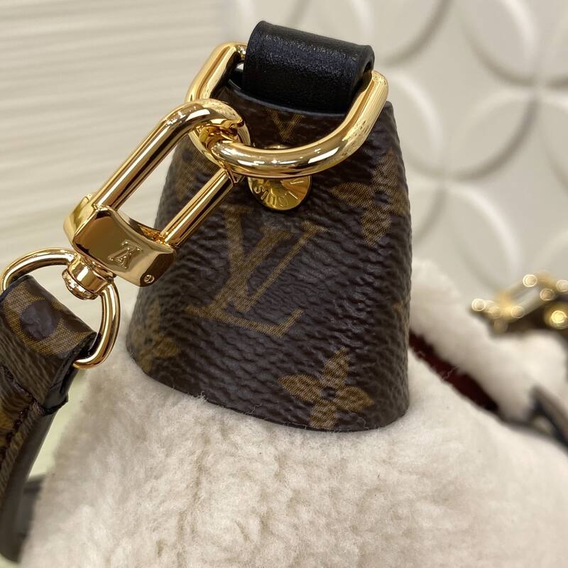 Louis Vuitton M26245 White Monogram crossbody — Premium Replica