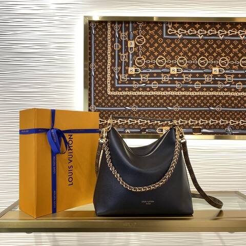 Louis Vuitton M28029 Black shoulder