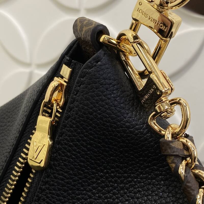Louis Vuitton M28029 Black shoulder — Premium Replica