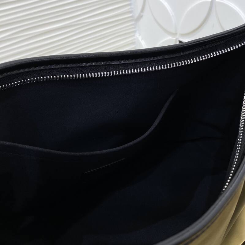 Louis Vuitton M28160 Black Monogram everyday — Premium Replica