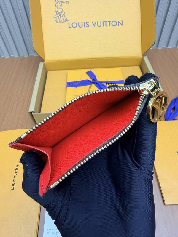 Louis Vuitton M81881 Monogram Red pouch — Premium Replica