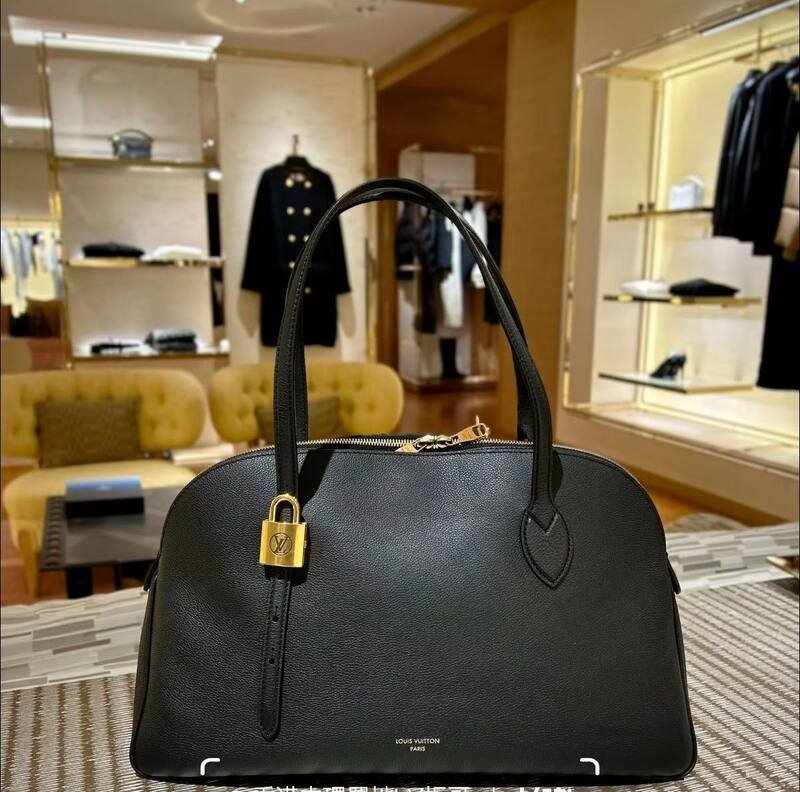 Louis Vuitton Sac Low Key Duffle Black travel — AAA Quality Replica