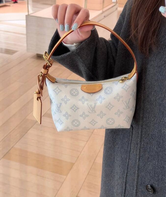 Louis Vuitton Pochette Hills Light Blue Monogram shoulder — AAA Quality Replica