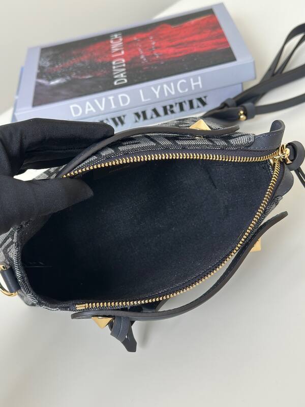 Fendi shoulder bag — Top Quality Replica