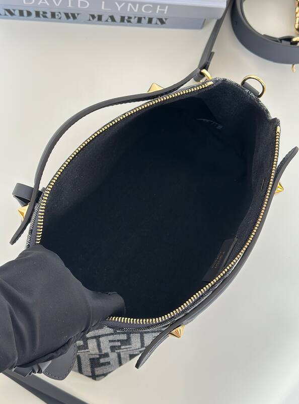 Fendi shoulder bag — AAA Quality Replica