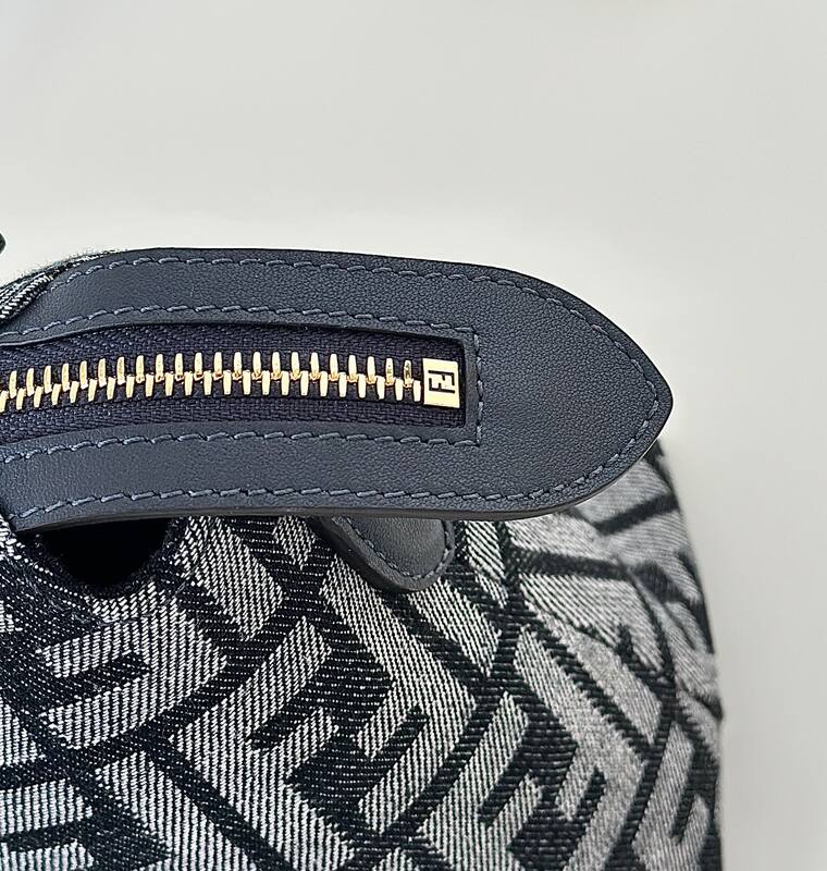 Fendi shoulder bag — AAA Quality Replica
