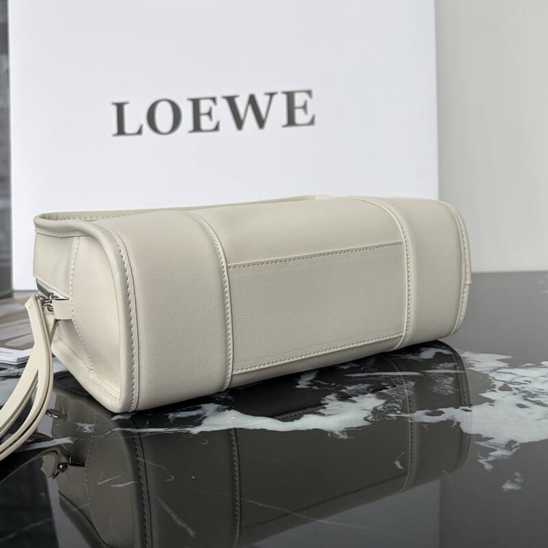 Loewe White 25x18x10cm shoulder bag — AAA Quality Replica