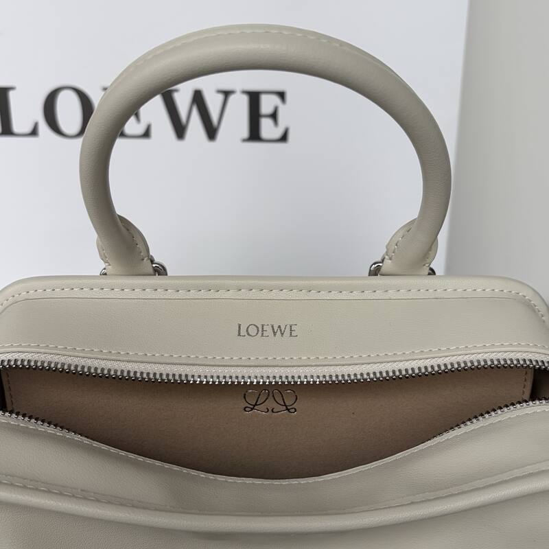 Loewe White 25x18x10cm shoulder bag — AAA Quality Replica