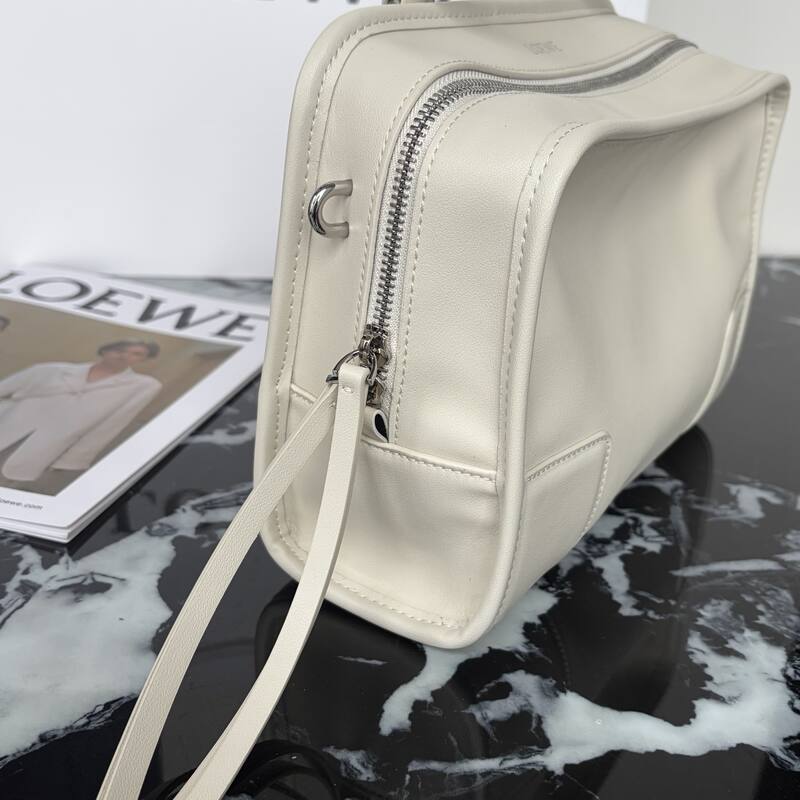 Loewe White 25x18x10cm shoulder bag — AAA Quality Replica