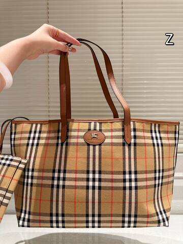 Burberry Brown shoulder bag 1 1 Replica