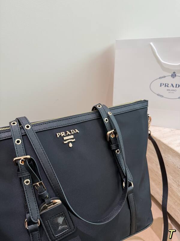 Prada Black shoulder bag — AAA Quality Replica
