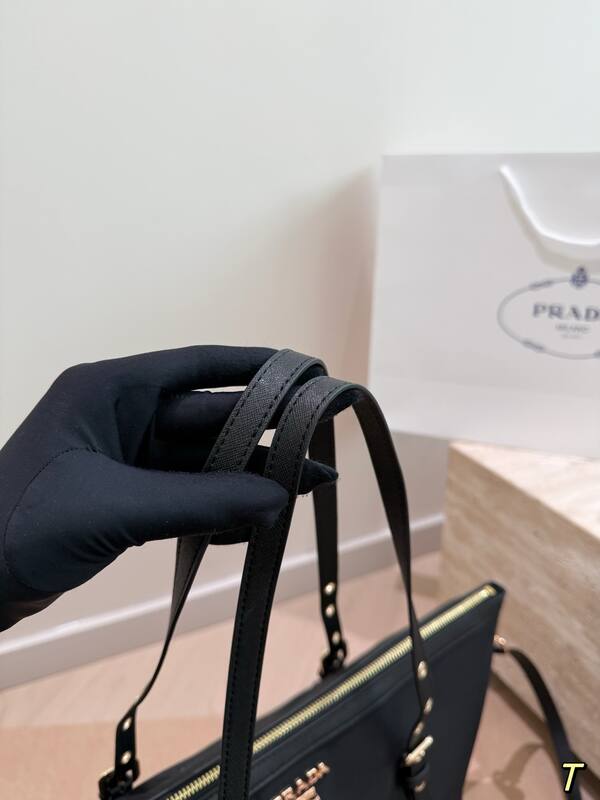 Prada Black shoulder bag — AAA Quality Replica