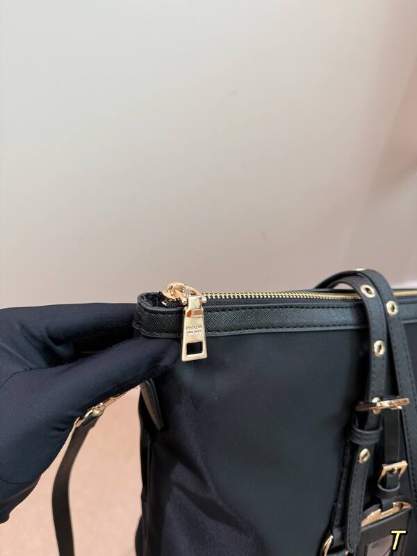 Prada Black shoulder bag — AAA Quality Replica