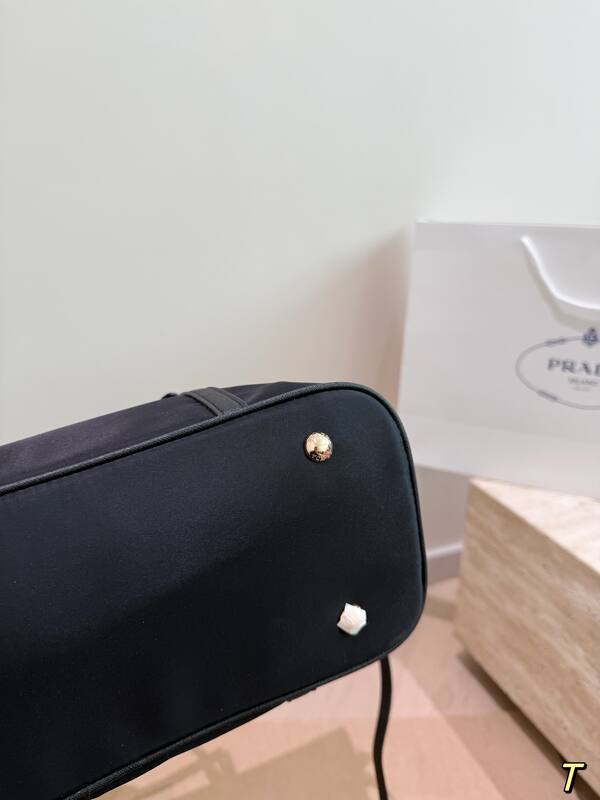 Prada Black shoulder bag — AAA Quality Replica