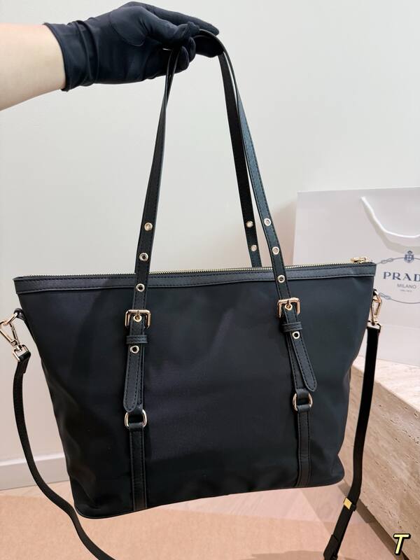 Prada Black shoulder bag — AAA Quality Replica