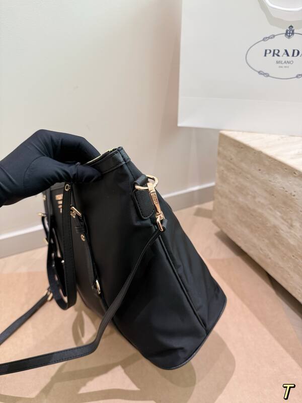 Prada Black shoulder bag — AAA Quality Replica