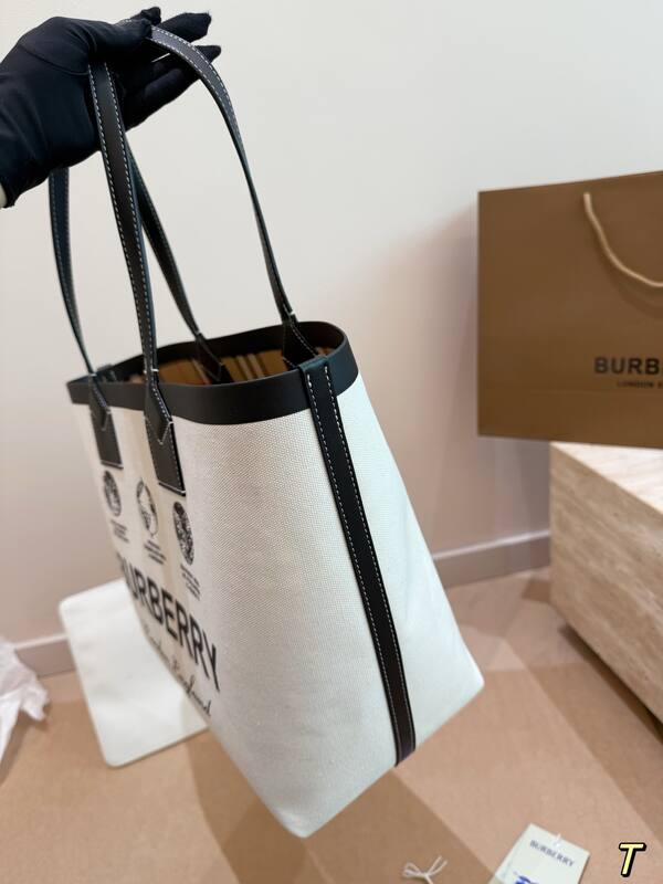 Burberry Black shoulder bag — AAA Quality Replica
