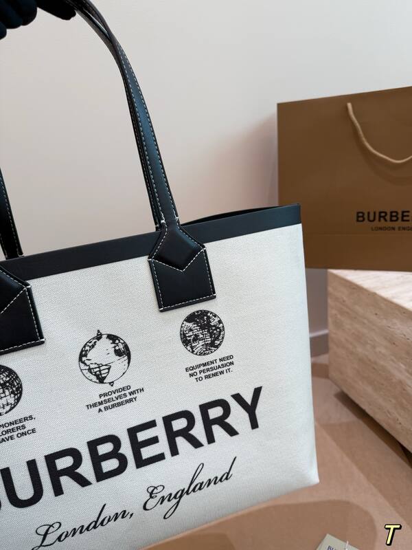 Burberry Black shoulder bag — AAA Quality Replica