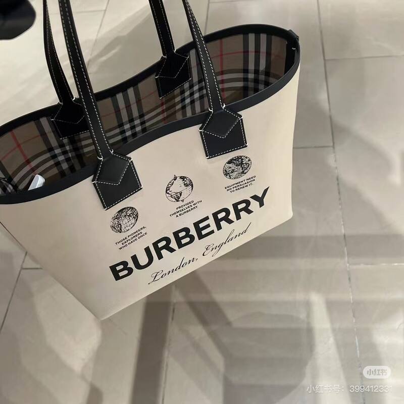 Burberry Black shoulder bag — 1:1 Replica